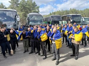 Із російського полону на Львівщину повернулися семеро захисників