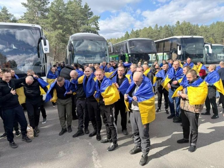 Із російського полону на Львівщину повернулися семеро захисників