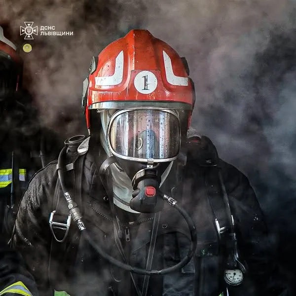 Львівські рятувальники за добу приборкали 35 вогнищ пожеж