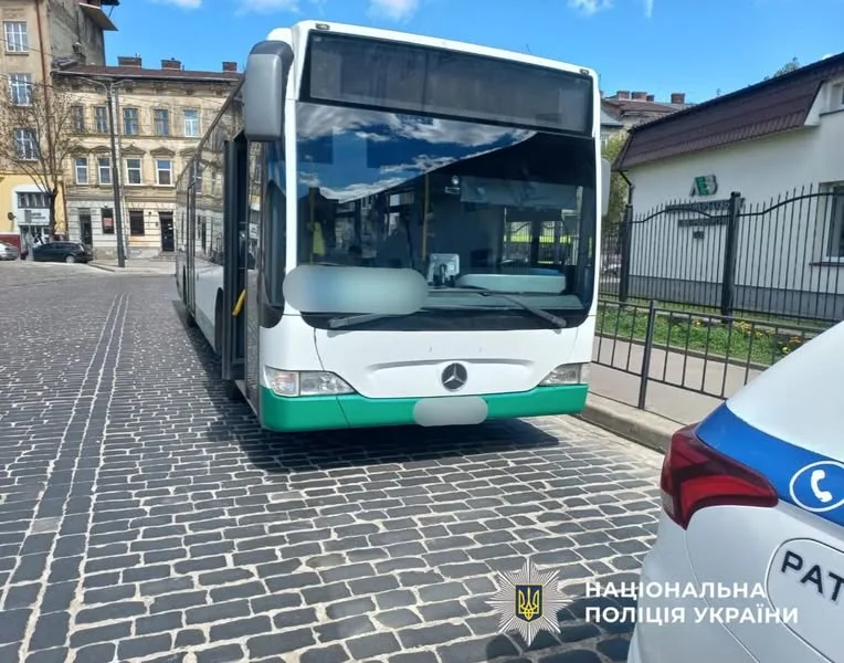 У Львові жінка зазнала травм через падіння в автобусі