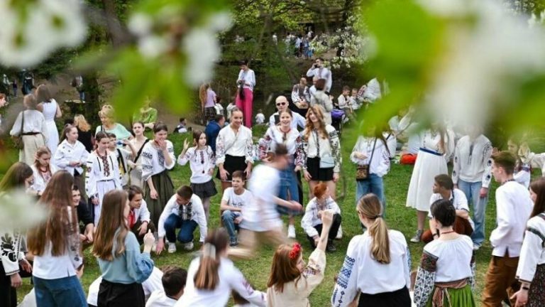 На Великдень у Львові автобус №99 три дні курсуватиме до Шевченківського гаю