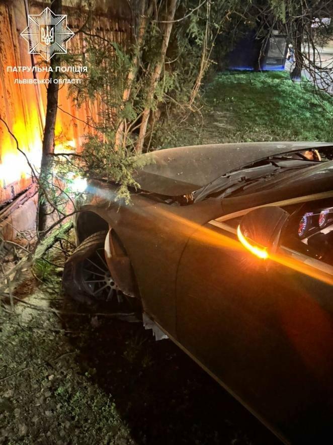 У Львові 25‑річний п’яний водій Mercedes вночі спричинив дві аварії