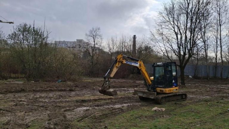 Парк Архангела Михаїла у Львові оновлюють за 7 млн грн — роботи завершаться до літа