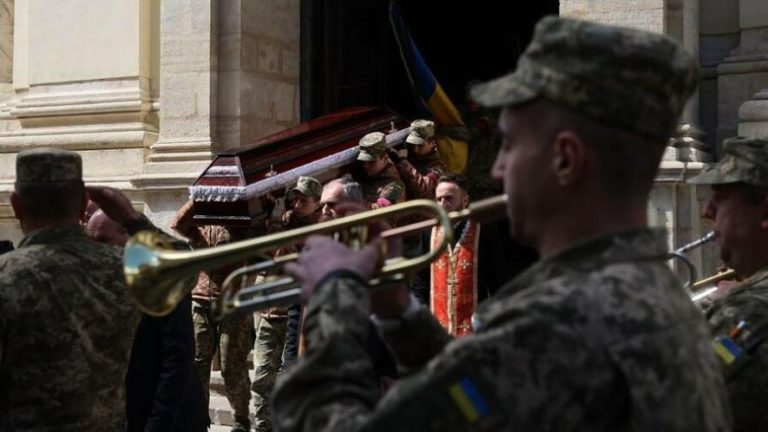 Львів завтра проведе в останню путь захисників Віталія Калімуліна та Романа Чайки