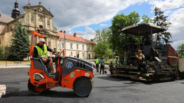 Ремонт вулиці Винниченка на завершальному етапі — проїзд можуть відновити вже найближчим часом