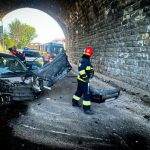 У Львові на Тунельній Ford влетів у стіну: водія зажало в салоні — ФОТО