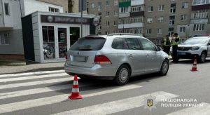 У Львівській області водій Volkswagen на пішохідному переході наїхав на 11-річного школяра