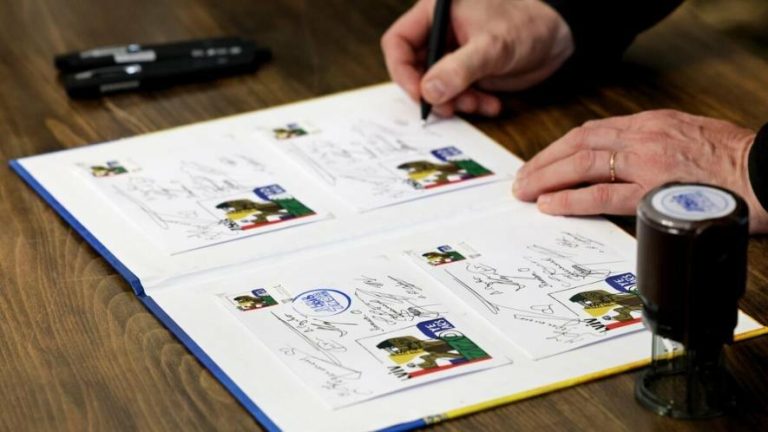 На честь 770-річчя Львова презентували ювілейну поштову марку