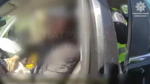 Під Львовом патрульні врятували постраждалого в аварії