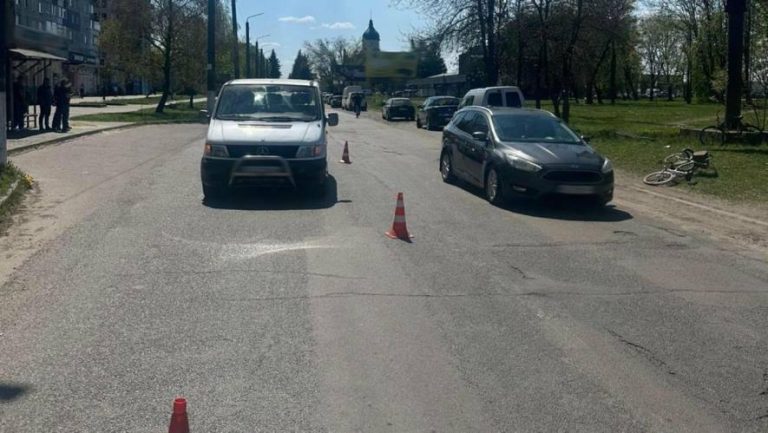 У Шептицькому 64-річний велосипедист загинув внаслідок наїзду мікроавтобуса