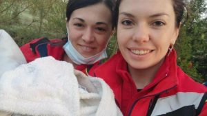 На Львівщині бригада «швидкої» прийняла дев’яті пологи вдома у багатодітної матері з гірського села