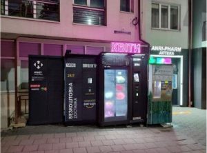 На вулицях Львова впорядкують розташування поштоматів, водоматів і банкоматів