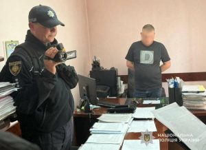 У Львівській області затримали посадовця «Укрзалізниці» під час отримання хабара на 70 тисяч гривень