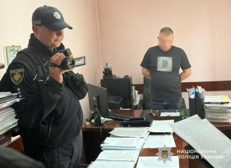 У Львівській області затримали посадовця «Укрзалізниці» під час отримання хабара на 70 тисяч гривень