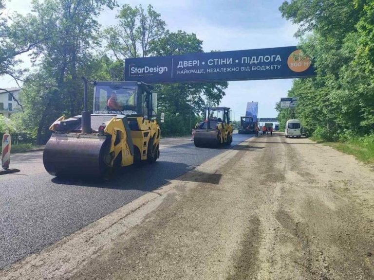 На Львівщині вже відновили понад пів мільйона квадратних метрів доріг