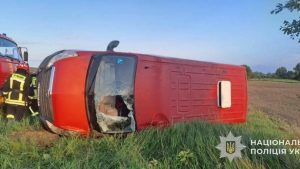 На Львівщині мікроавтобус перекинувся — 57-річна водійка загинула