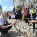 У центрі Львова на площі Ринок запрацювало “Місце надії” для родин зниклих і полонених