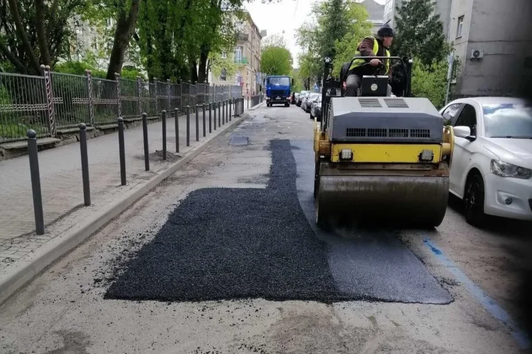 У Львові водіїв попередили про ускладнення руху через ремонти доріг – Голос Сокальщини