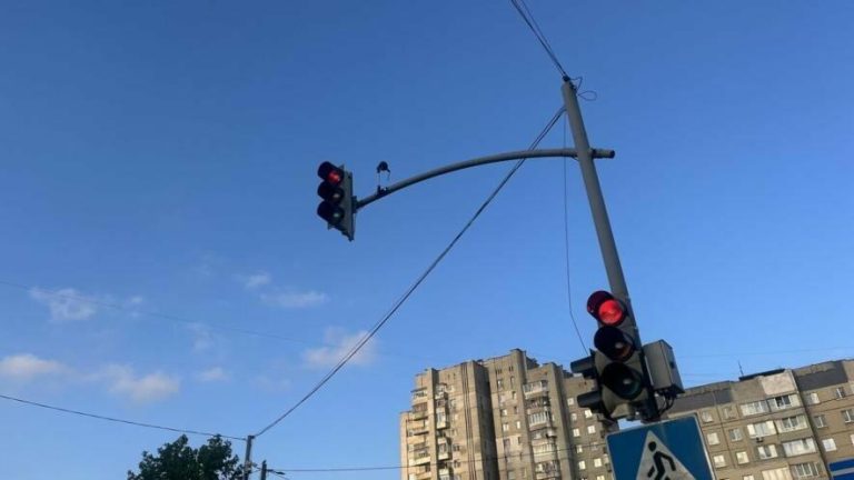 Модернізований світлофор у Львові впорядкував рух на жвавому перехресті