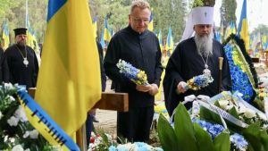 Митрополит Епіфаній у Львові віддав шану полеглим Героям — ФОТО