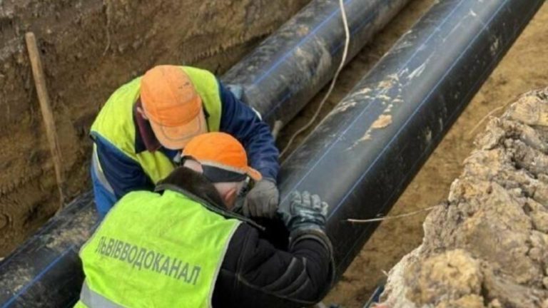 У Львові сьогодні три райони залишилися без водопостачання — що відомо і де знайти водовози