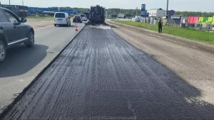 На одній із найінтенсивніших трас Львівщини оновлюють дорожнє покриття