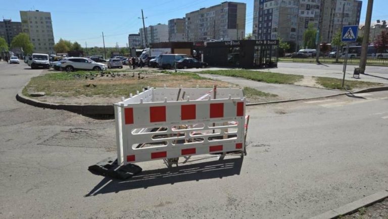 Провалля на Сихові змусило змінити маршрути кількох автобусів
