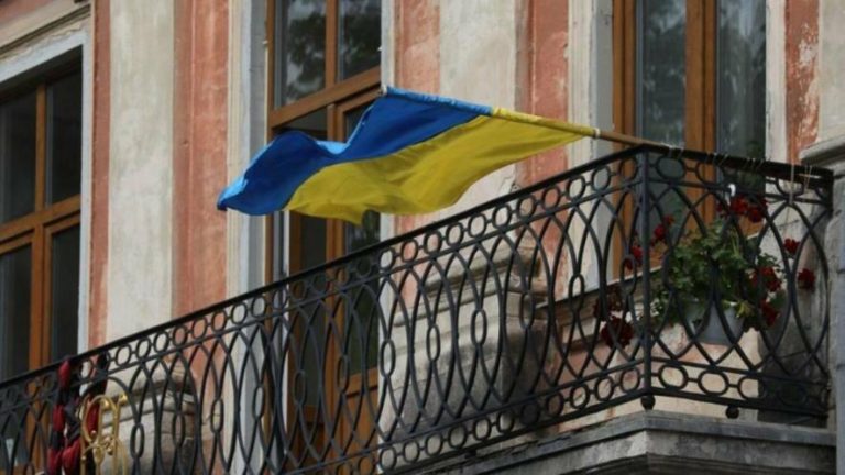 У Львові оголосили штормове попередження: мешканців просять бути обережними через сильні пориви вітру