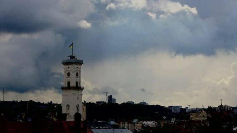 У Львові попереджають про шторм: очікуються грози та сильні пориви вітру