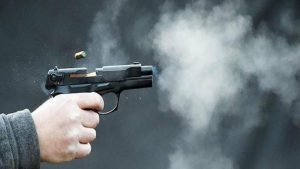 Біля львівської зупинки пролунало шість пострілів, повідомляють очевидці
