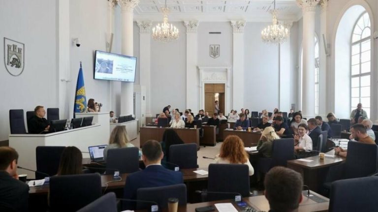 Львів просить Дональда Туска втрутитися у конфлікт навколо сміттєпереробного заводу