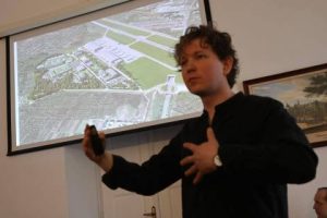 Майже 200 тисяч за травень: скільки отримав головний архітектор Львова — Варіанти