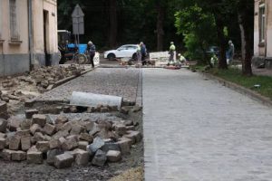 Через два тижні вулицю Грецьку знову відкриють для руху транспорту