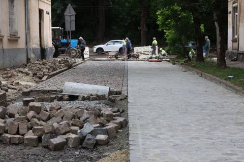 Через два тижні вулицю Грецьку знову відкриють для руху транспорту