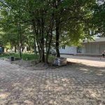 У Левандівці облаштовують територію напередодні відкриття ЦНАПу