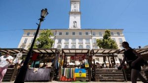У Львові на площі Ринок щонеділі проводять Ветеранський ярмарок