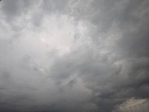 Четвер: очікується гроза, до +21°C