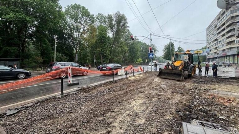 На Стрийській у Львові облаштовують безбар’єрний простір із тротуаром, велодоріжкою та доступною зупинкою