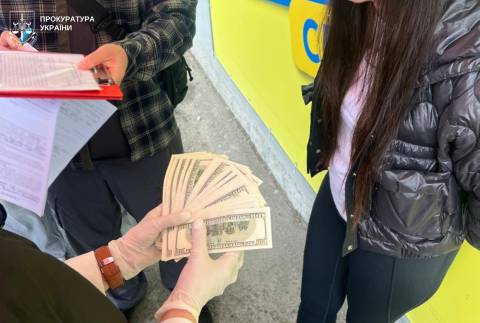 Мешканка Стрия вимагала 37 тисяч доларів за підробну медичну довідку для ухилянта