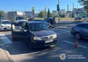У Львові водій Dacia Logan наїхав на пішохідку