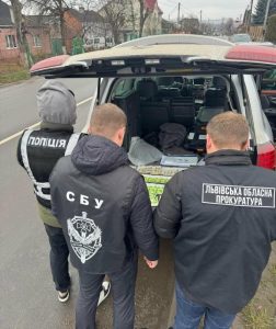 На Львівщині сільського голову та його спільника судитимуть за привласнення землі на мільйон гривень — фото