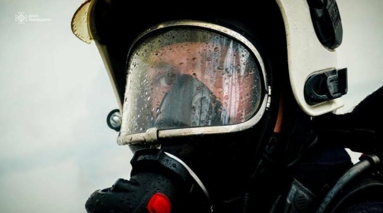 Пожежа в квартирі багатоповерхівки Стрия: мешканців евакуювали через задимлення