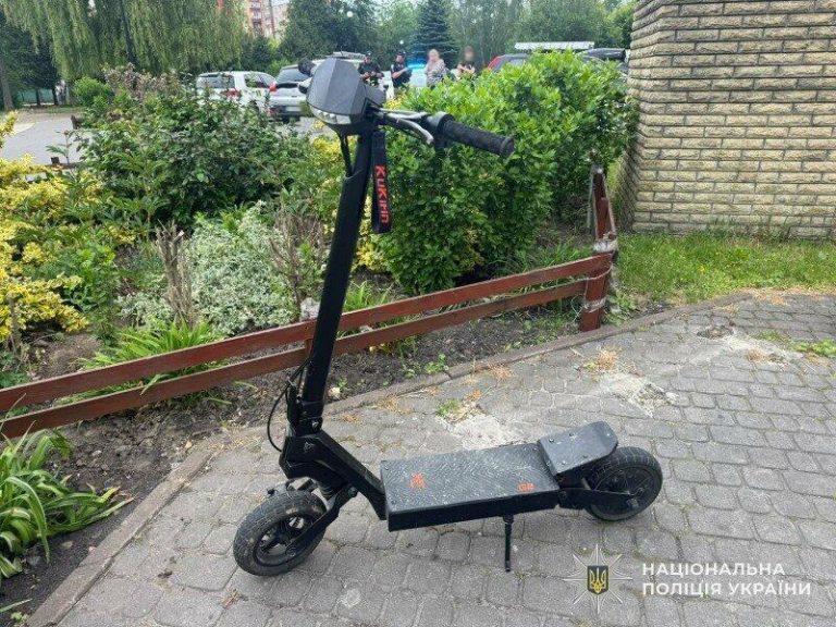 У Львові після падіння з електросамоката до лікарні потрапив 11-річний пасажир