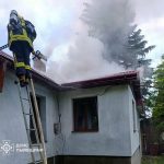 На Львівщині пожежники запобігли повному знищенню житлового будинку вогнем
