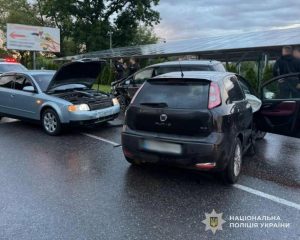 Три авто зіткнулися на Львівщині: двоє водіїв і 18-річна дівчина отримали травми