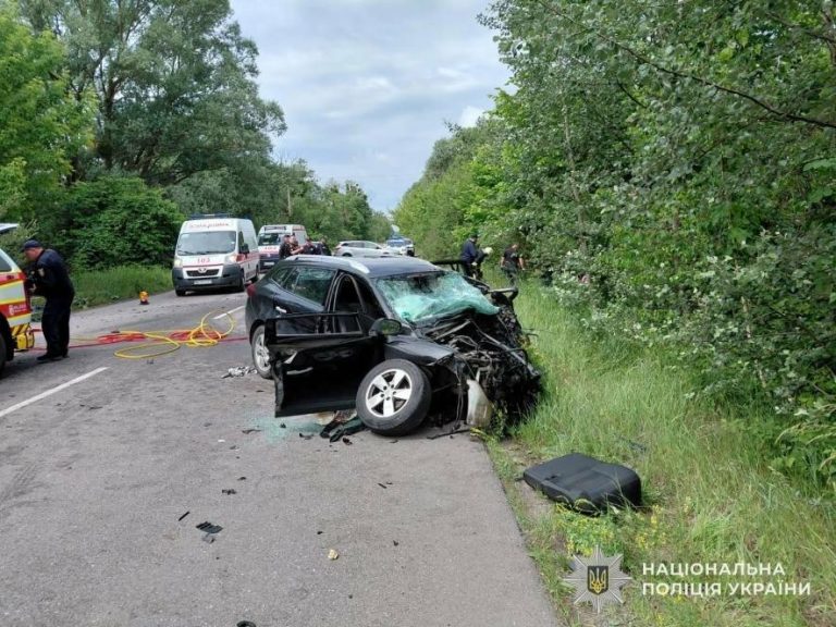 Фатальна ДТП у Шептицькому: одна людина загинула, четверо госпіталізовані