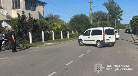 Потрійна автокатастрофа на Львівщині: травмоване немовля