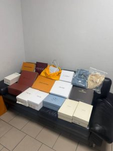 На українсько-польському кордоні викрито контрабанду брендових речей на понад мільйон гривень