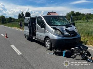 У Самбірському районі Opel Vivaro смертельно збив жінку на електромопеді