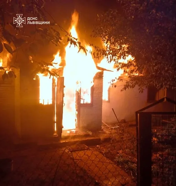 Пожежники у Жвирці локалізували вогонь і врятували житловий будинок – Голос Сокальщини